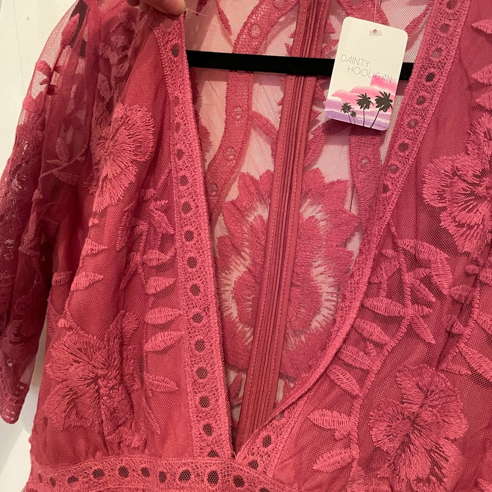 NWT✨✨ Deep vneck romper - Picture 3 of 5